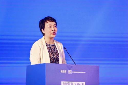 (上海市松江区副区长陈容)