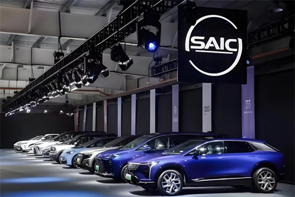 上汽用半年时间，展现出中国汽车“头雁”的变革伟力