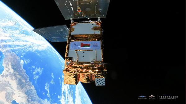 阿曼智能计算卫星——中国民营企业向海外交付的首颗卫星,在轨拍摄的全景照片