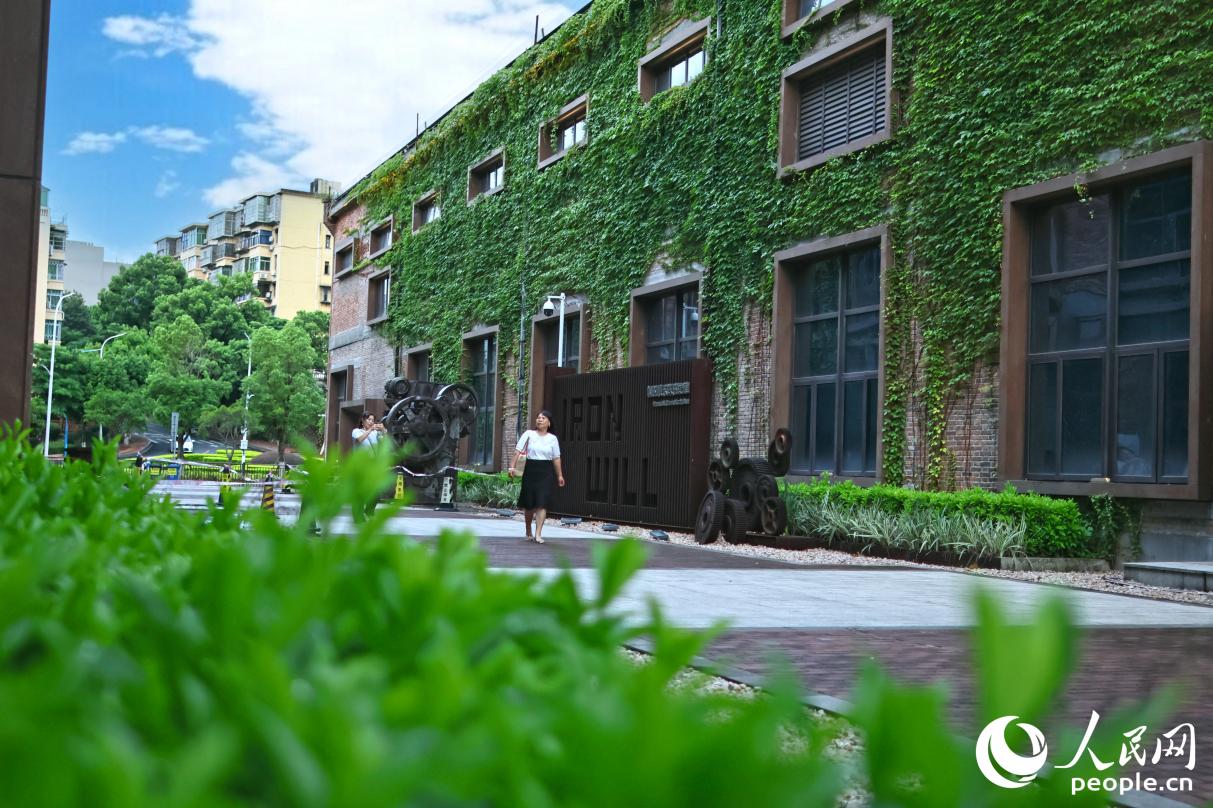 作为国家4A级旅游景区的三钢工业旅游区，吸引市民游客打卡。人民网李昌乾摄