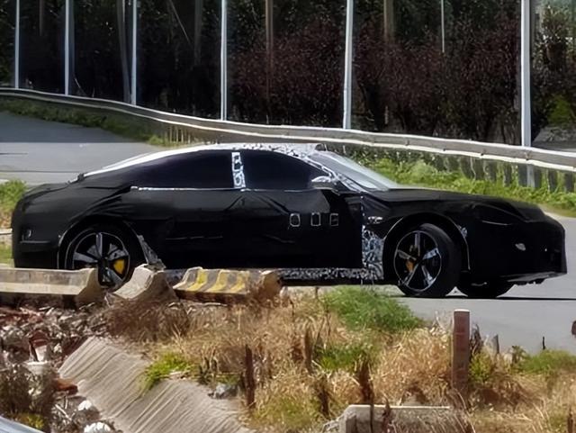 疑似小米SU7 L测试谍照