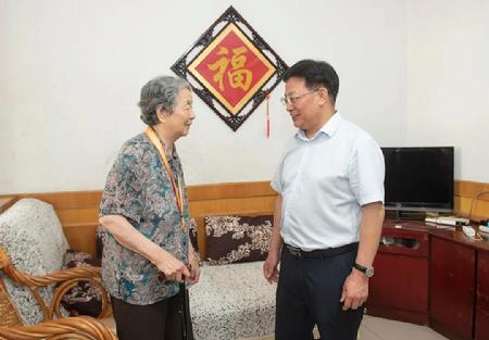 河南钢铁集团开展纪念抗战胜利八十周年走访慰问活动