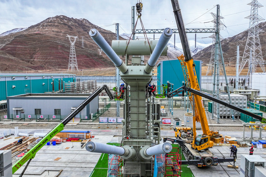 电力天路再升级拉萨换流站扩建工程全面竣工_fororder_安装换流变压器