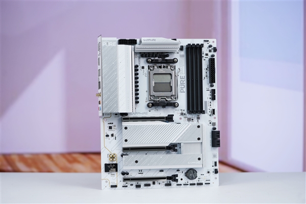 跑满AMD R9 9950X3D！蓝宝石PURE极地B850A WIFI主板图赏