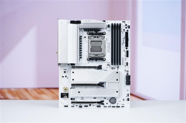 跑满AMD R9 9950X3D！蓝宝石PURE极地B850A WIFI主板图赏