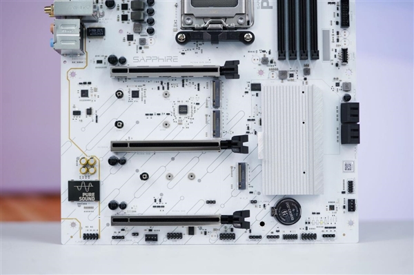 跑满AMD R9 9950X3D！蓝宝石PURE极地B850A WIFI主板图赏