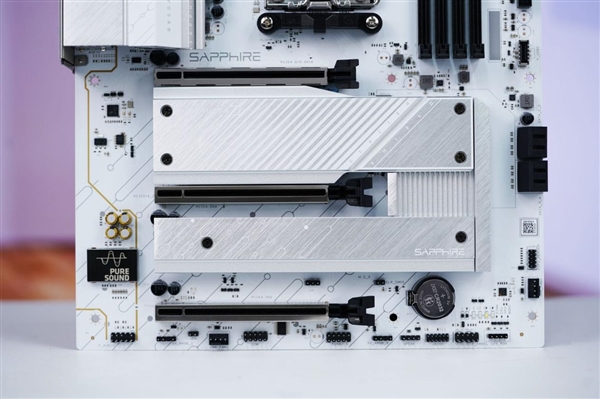 跑满AMD R9 9950X3D！蓝宝石PURE极地B850A WIFI主板图赏