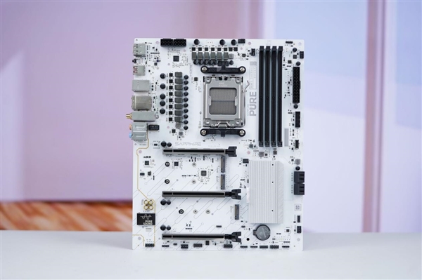 跑满AMD R9 9950X3D！蓝宝石PURE极地B850A WIFI主板图赏
