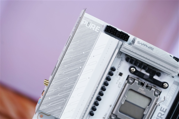 跑满AMD R9 9950X3D！蓝宝石PURE极地B850A WIFI主板图赏