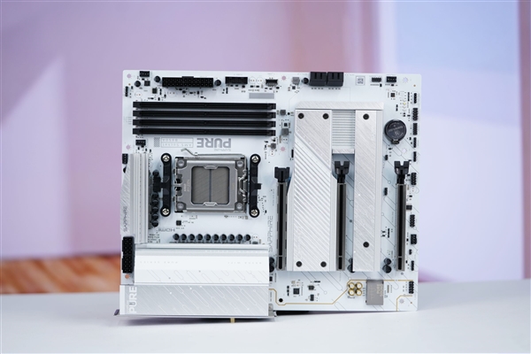 跑满AMD R9 9950X3D！蓝宝石PURE极地B850A WIFI主板图赏