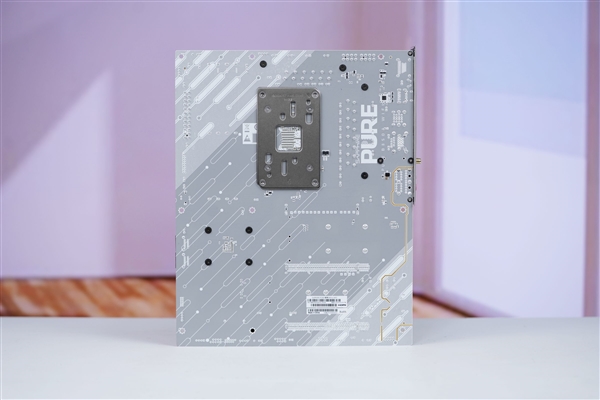 跑满AMD R9 9950X3D！蓝宝石PURE极地B850A WIFI主板图赏