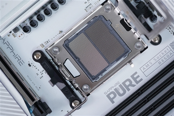 跑满AMD R9 9950X3D！蓝宝石PURE极地B850A WIFI主板图赏