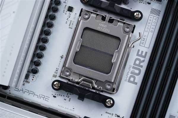 跑满AMD R9 9950X3D！蓝宝石PURE极地B850A WIFI主板图赏