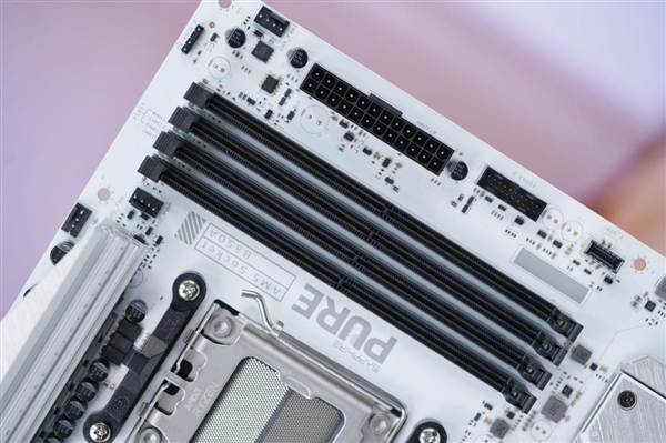 跑满AMD R9 9950X3D！蓝宝石PURE极地B850A WIFI主板图赏