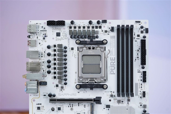 跑满AMD R9 9950X3D！蓝宝石PURE极地B850A WIFI主板图赏