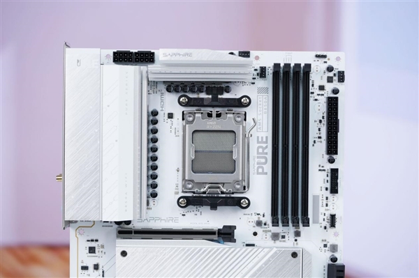 跑满AMD R9 9950X3D！蓝宝石PURE极地B850A WIFI主板图赏