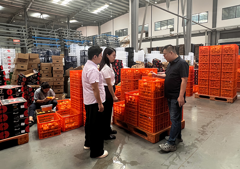农行客户经理走访客户。