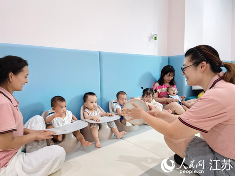 园区开设婴幼园，让不少年轻夫妻得以“楼上上班，楼下带娃”。人民网记者马晓波摄