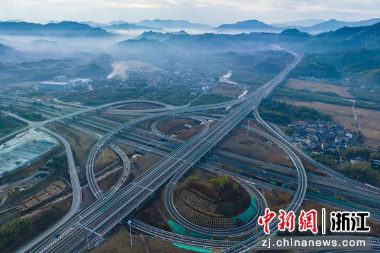 物产中大金属配供配送项目——临建高速。物产中大供图