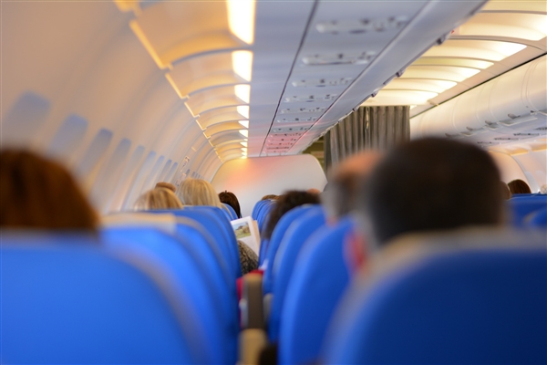 春秋航空抠成最赚钱航空公司官方辟谣站票传闻