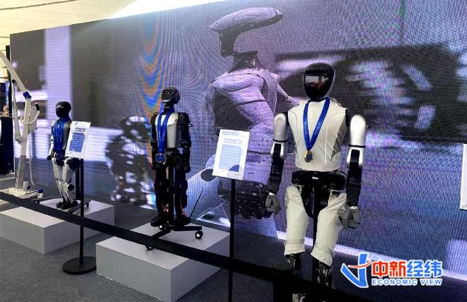  2025世界人形机器人运动会获奖机型中新经纬李自曼摄