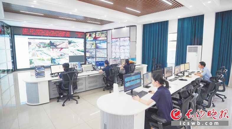 绕南分公司成功搭建了全省首个“AI+智慧高速”智能预警平台。均为易亿摄