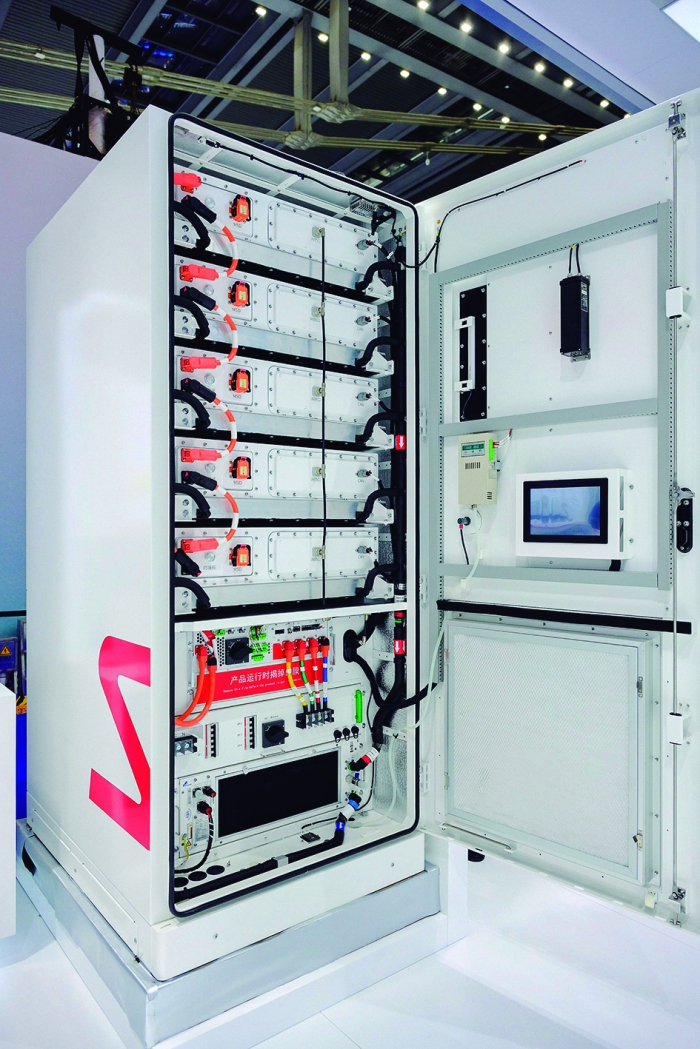 欣旺达液冷储能户外一体柜