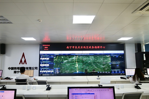 中国铁塔市南宁分公司东盟期间使用良庆区低空政务系统配合城区政府进行巡检工作。陈妍摄
