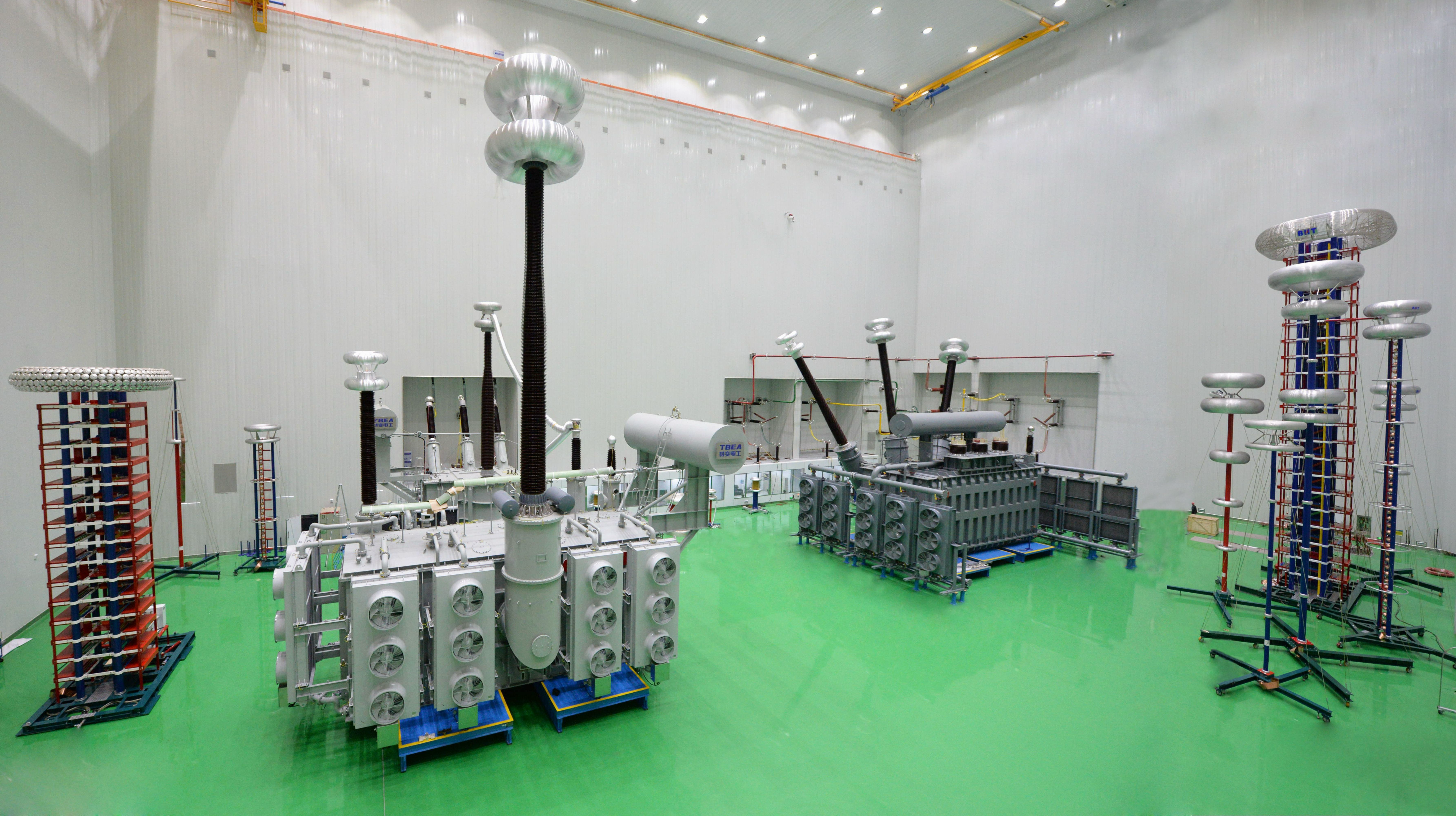 �ر�繤��1100kV��ѹ���������