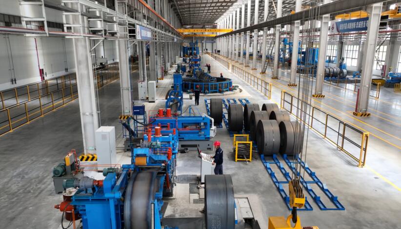 全自动三模板护栏生产线。