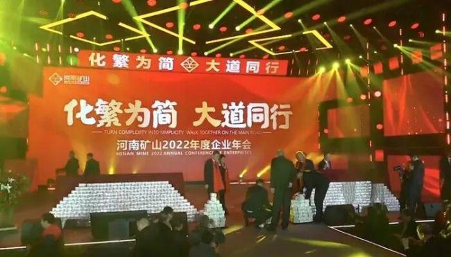 60岁董事长又给员工父母发中秋礼金了连续十二年传递孝心