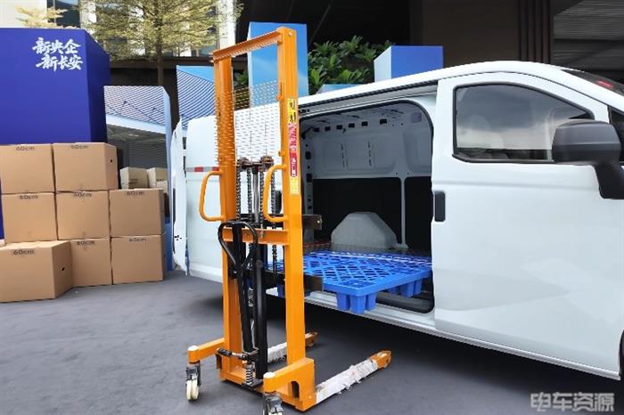 7方价格8方配置场地试驾全新长安跨越星光