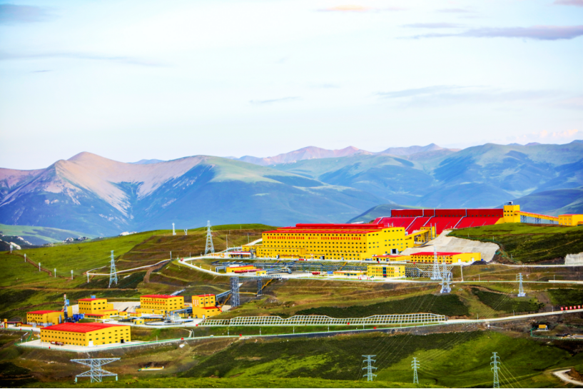 西部矿业旗下玉龙铜矿一角